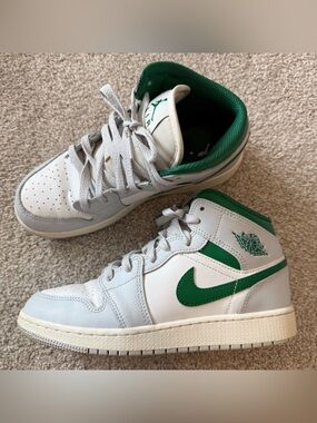 Air Jordan 1 Mid Size 5 Youth PINE GREEN SMOKE GREY DQ8423-142